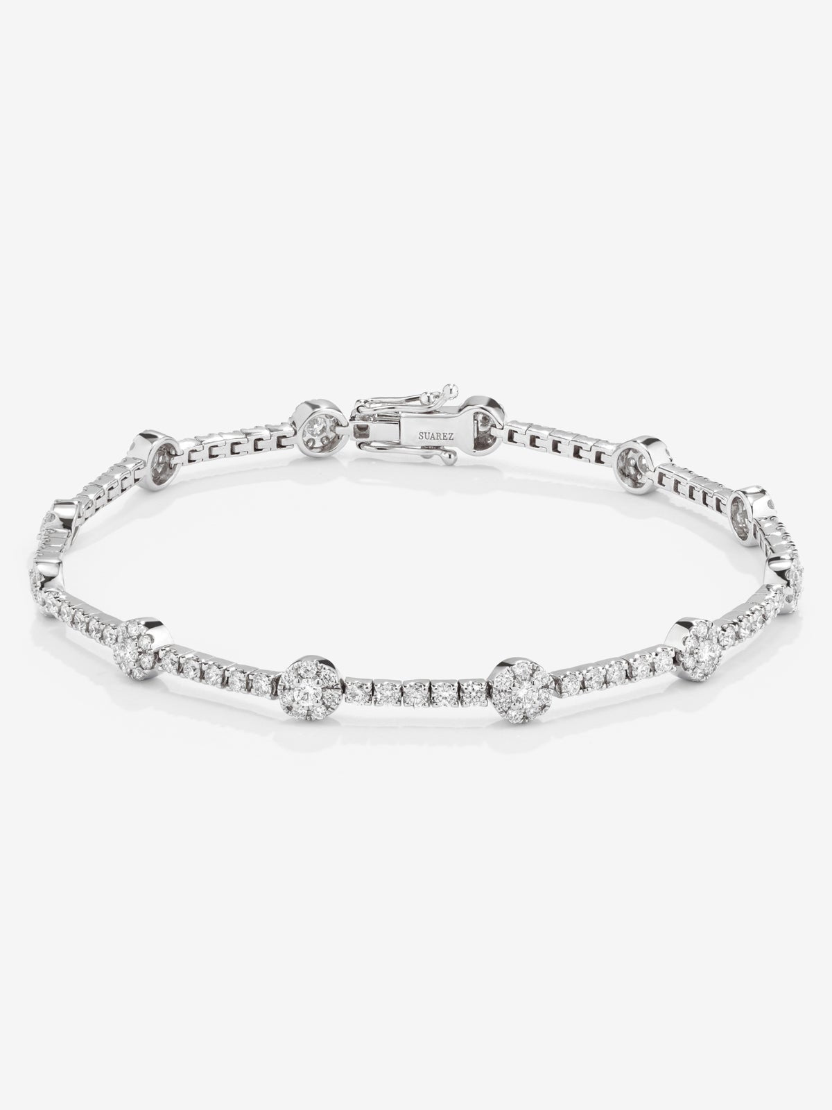 Pulsera rivière de oro blanco de 18K con 155 diamantes en talla brillante con un total de 2,09 cts