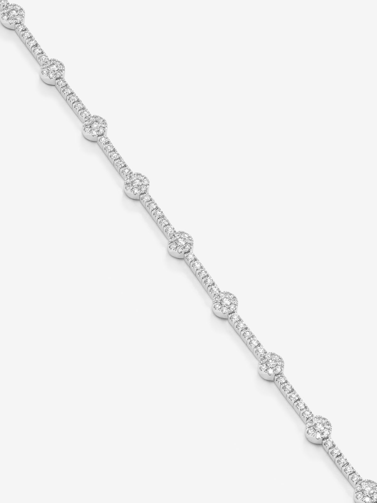 Pulsera rivière de oro blanco de 18K con 155 diamantes en talla brillante con un total de 2,09 cts