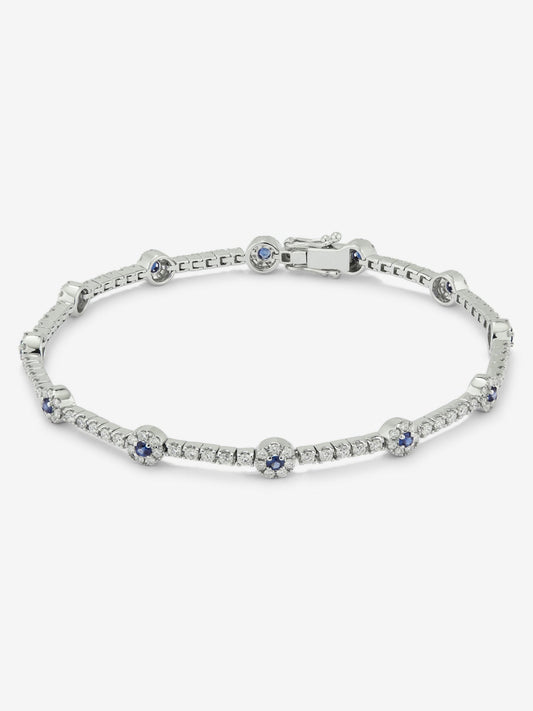 Pulsera de oro blanco de 18K con 143 diamantes en talla brillante con un total de 1,66 cts y 12 zafiros azules en talla brillante con un total de 0,5 cts