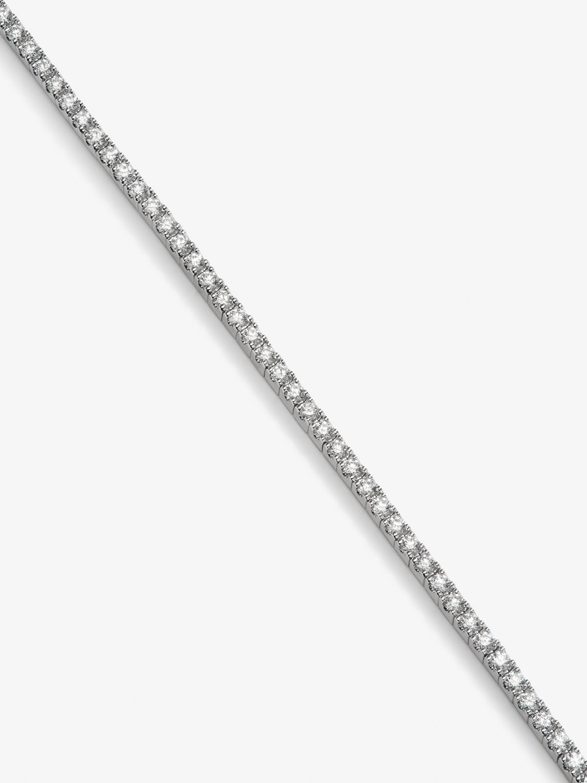 Pulsera rivière de oro blanco de 18K con diamantes en talla brillante con un total de 0,90 cts
