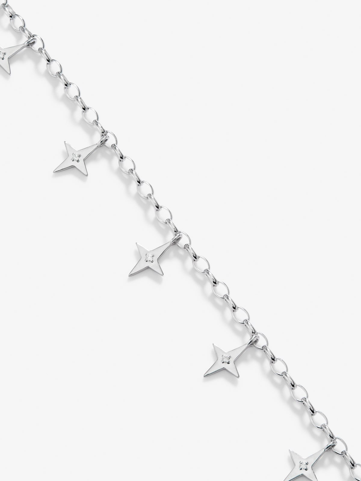 Pulsera de plata 925 con 7 diamantes en talla brillante con un total de 0,05 cts y estrellas