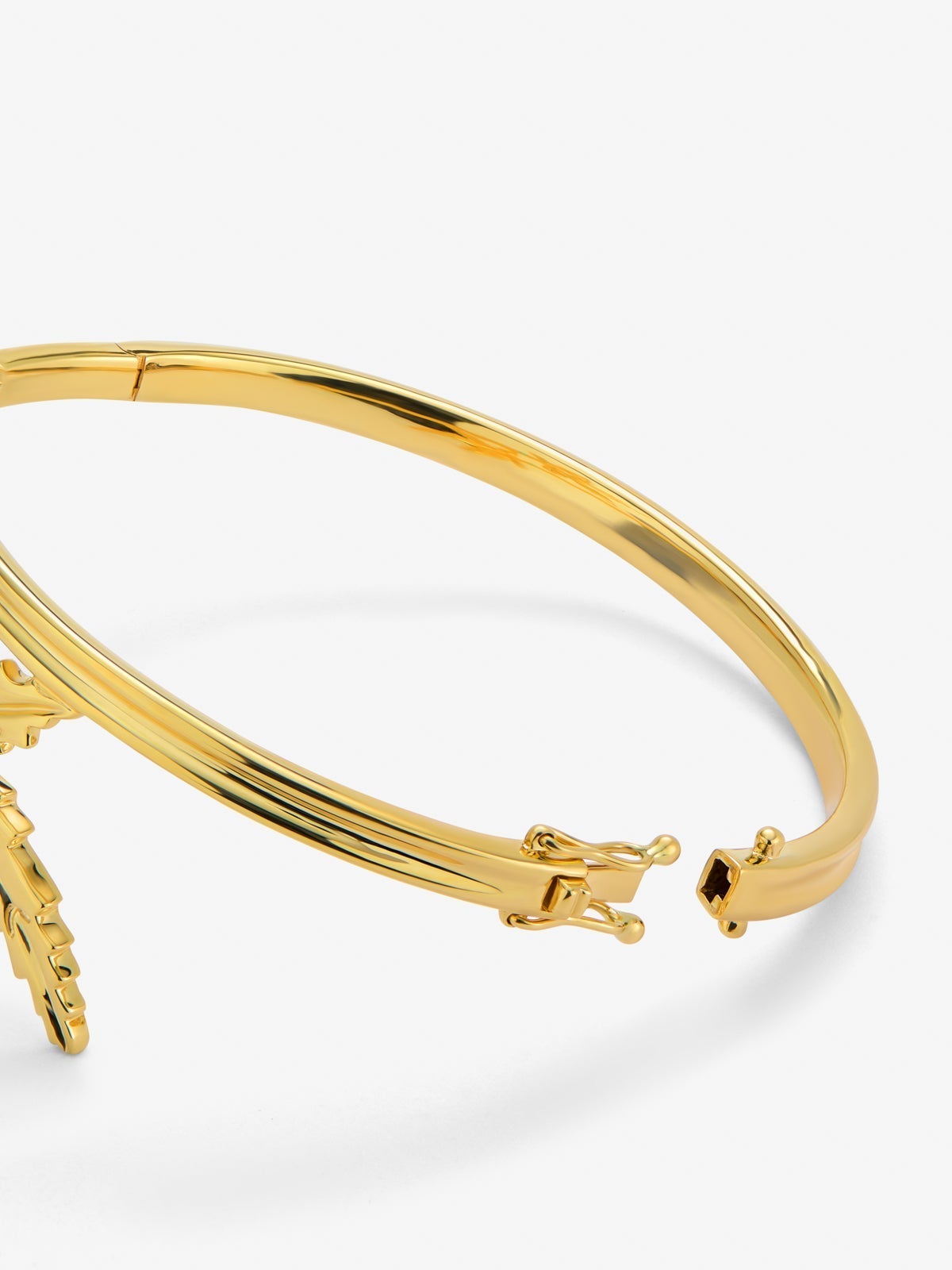 Pulsera de oro amarillo de 18K y esmeralda en talla brillante con un total de 0,23 cts