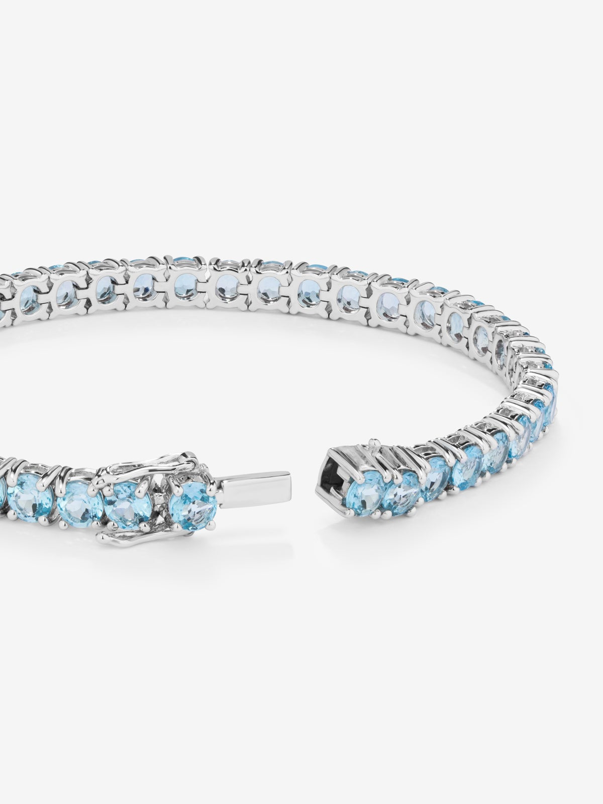 Pulsera riviere de plata 925 con topacios azul swiss en talla brillante con un total de 11,4 cts