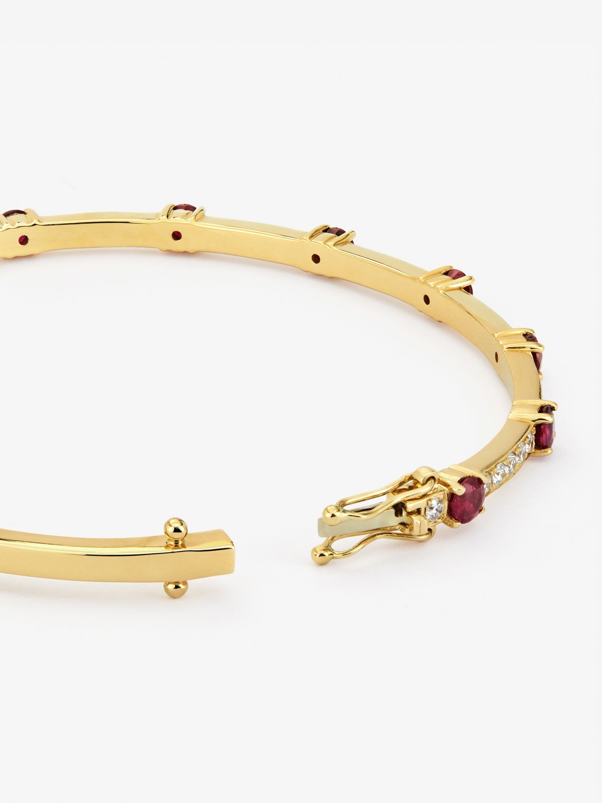 Pulsera de oro blanco 18K con rubí en talla brillante
