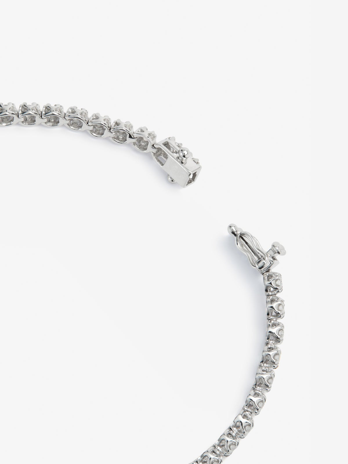 Pulsera rivière de oro blanco de 18K con diamantes en talla brillante de 0,2 cts