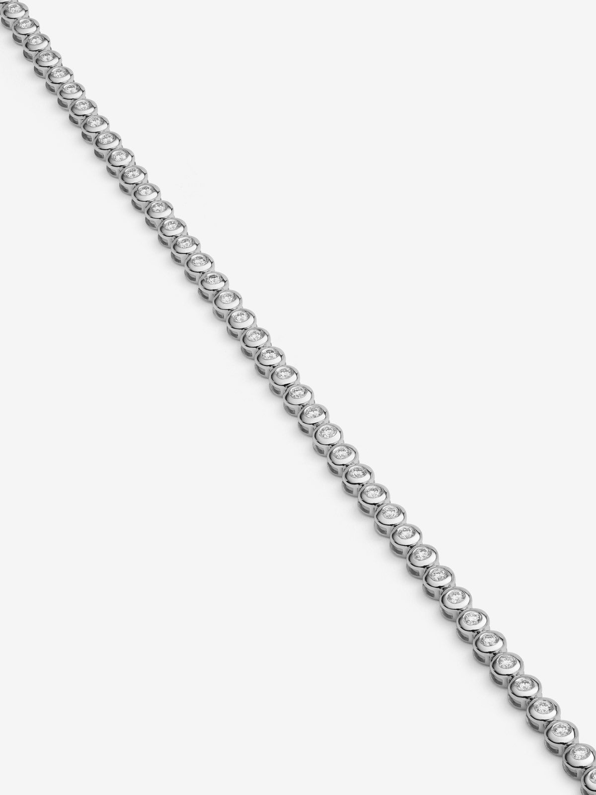 Pulsera rivière de oro blanco de 18K con diamantes en talla brillante con un total de 0,76 cts