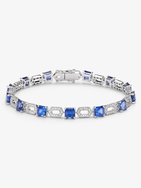 Pulsera de oro blanco de 18K con zafiros azules en talla octogonal de 9,37 cts y diamantes blancos en talla brillante de 0,69 cts