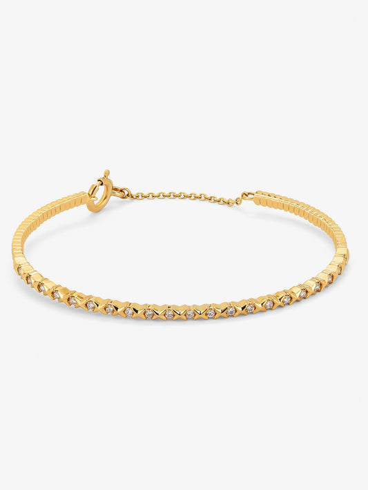 Pulsera rígida de oro amarillo de 18K con 21 diamantes en talla brillante con un total de 0,29 cts