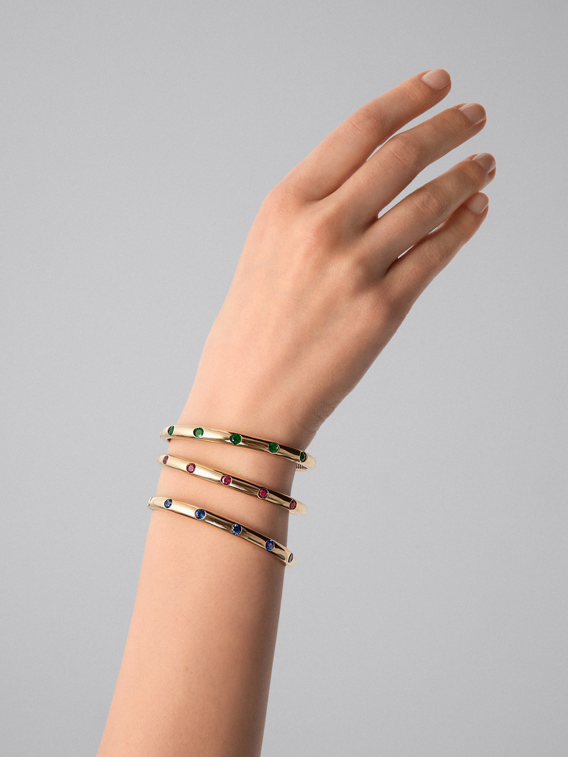 Pulsera de oro amarillo de 18K con esmeraldas en talla brillante de 1,02 cts