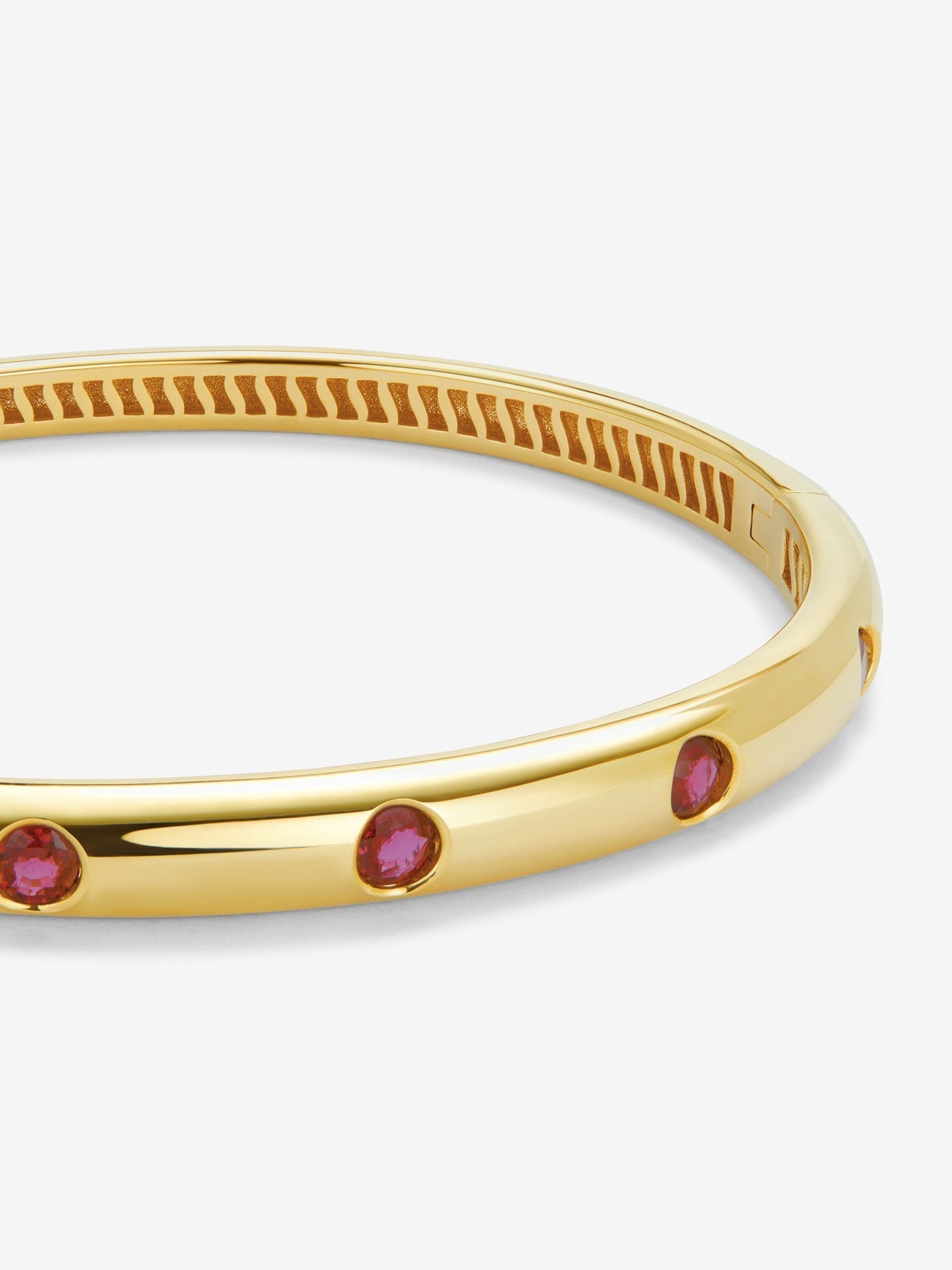 Pulsera de oro amarillo de 18K con rubíes en talla brillante de 1,2 cts