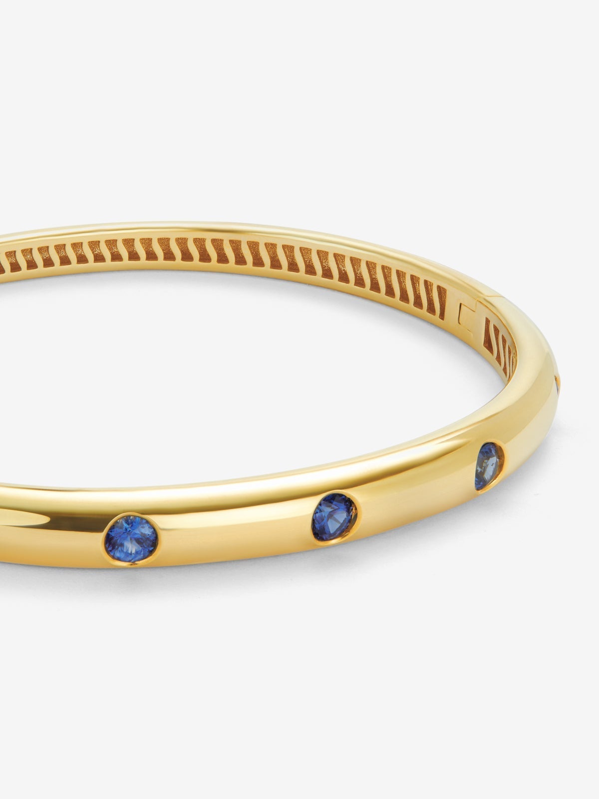 Pulsera de oro amarillo de 18K con zafiros azules en talla brillante de 1,69 cts