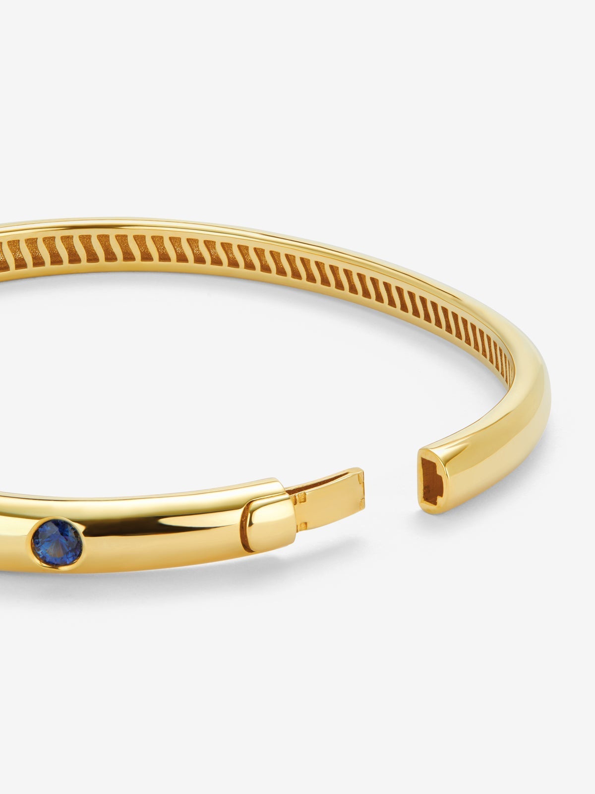 Pulsera de oro amarillo de 18K con zafiros azules en talla brillante de 1,69 cts