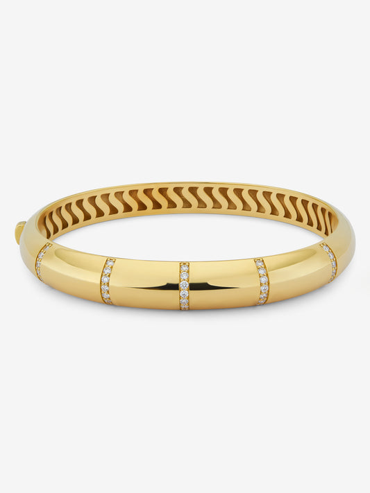 Pulsera rígida de oro amarillo de 18K con pavé de diamantes en talla brillante