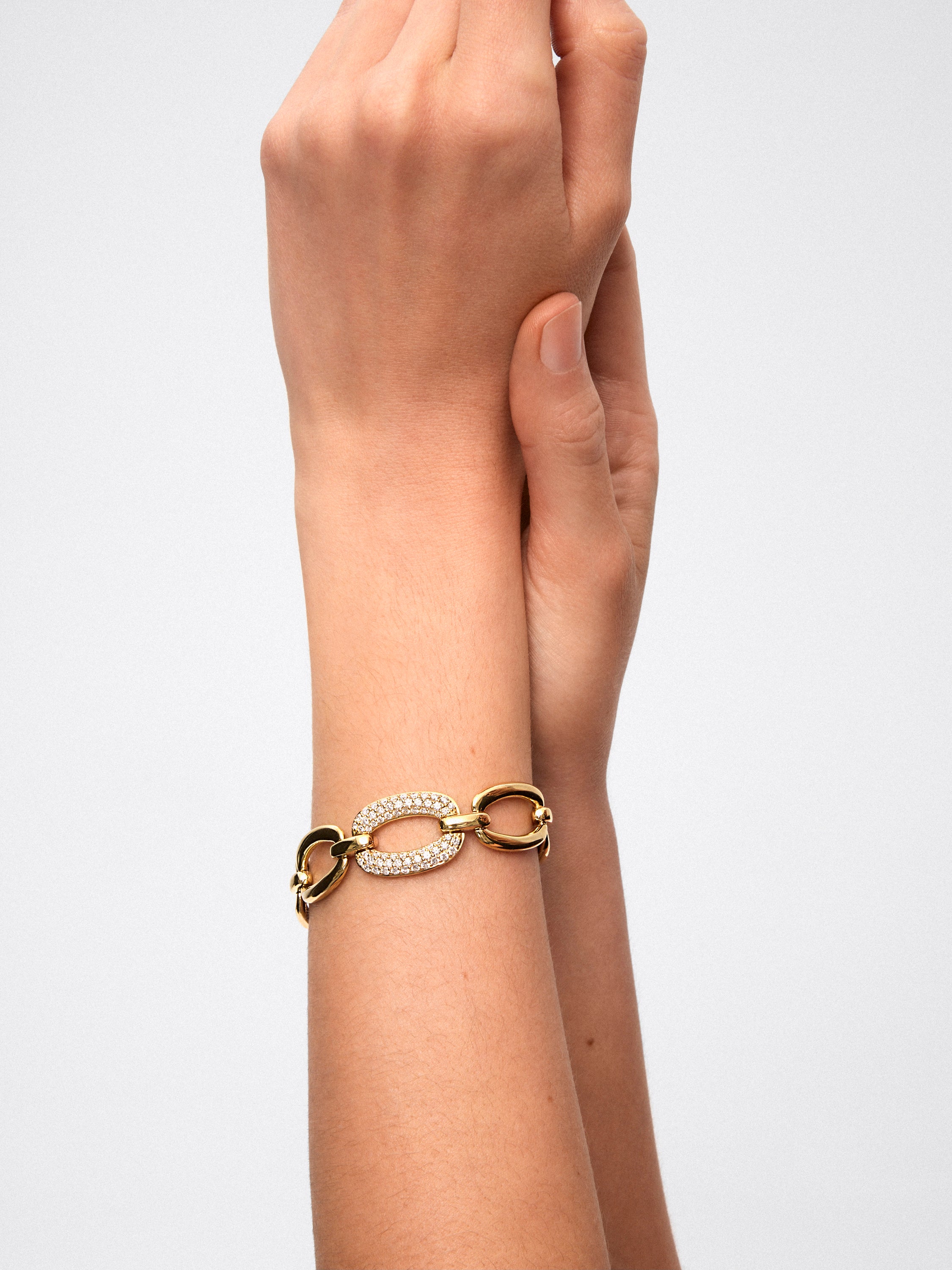 Pulsera eslabones grandes de oro amarillo de 18K con pavé de diamantes