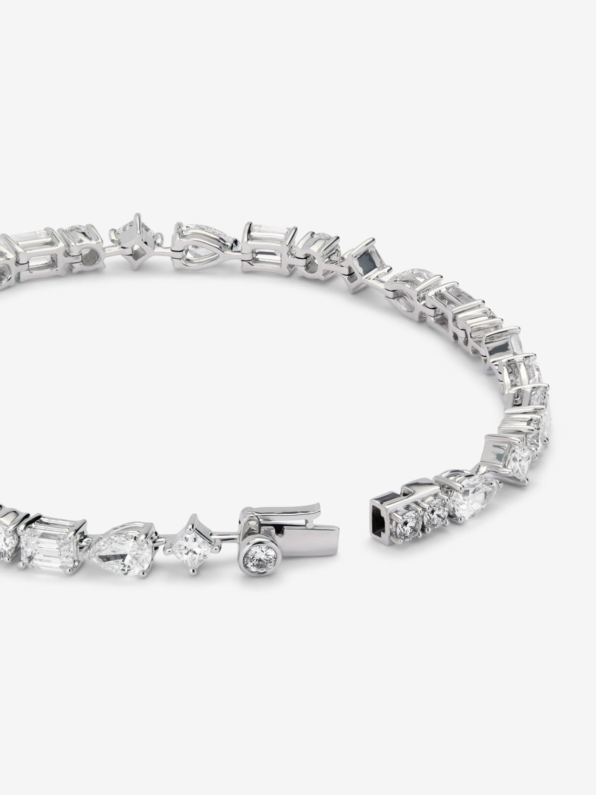 Pulsera de Alta Joyería en oro blanco de 18K con diamantes