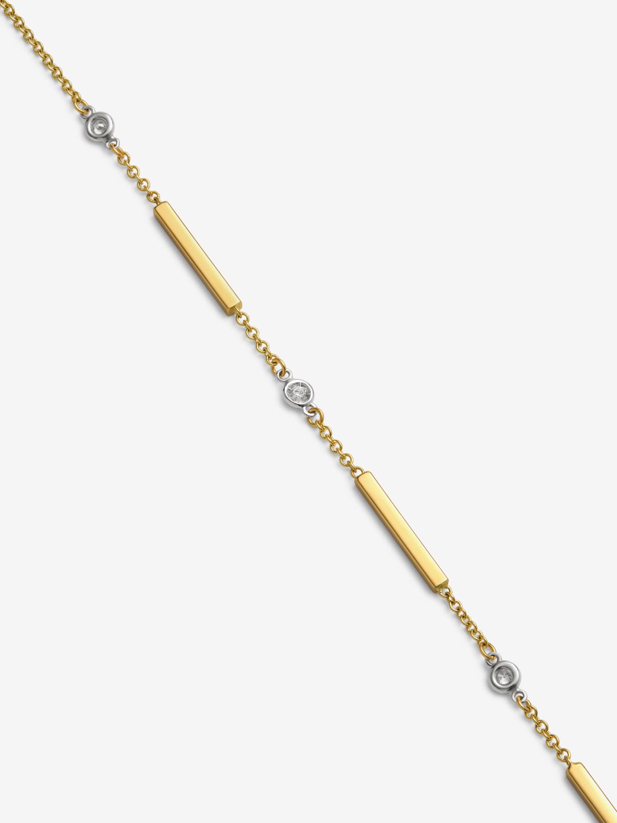 Pulsera de oro amarillo de 18K con 4 diamantes en talla brillante con un total de 0,1 cts