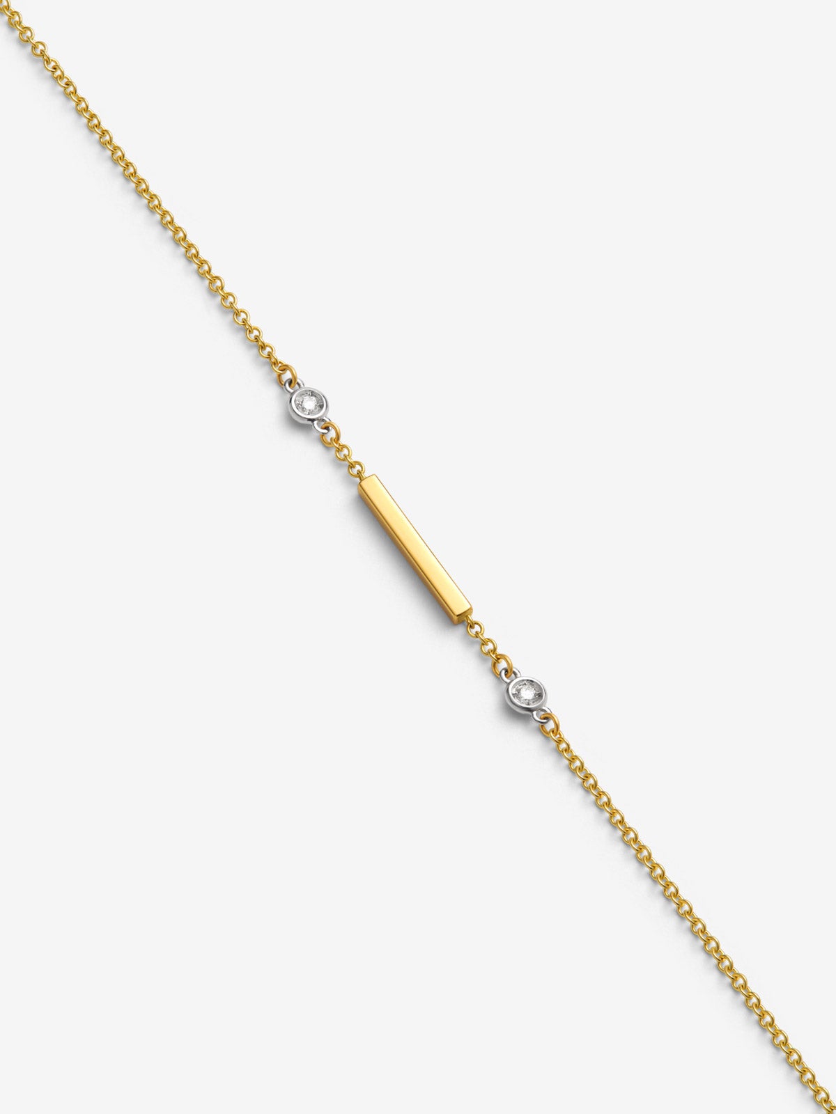 Pulsera de oro amarillo de 18K con 2 diamantes en talla brillante con un total de 0,05 cts