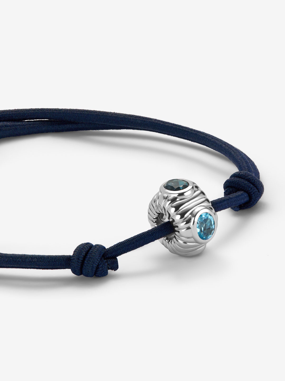 Pulsera abalorio central en plata 925 con topacio azul London y azul swiss