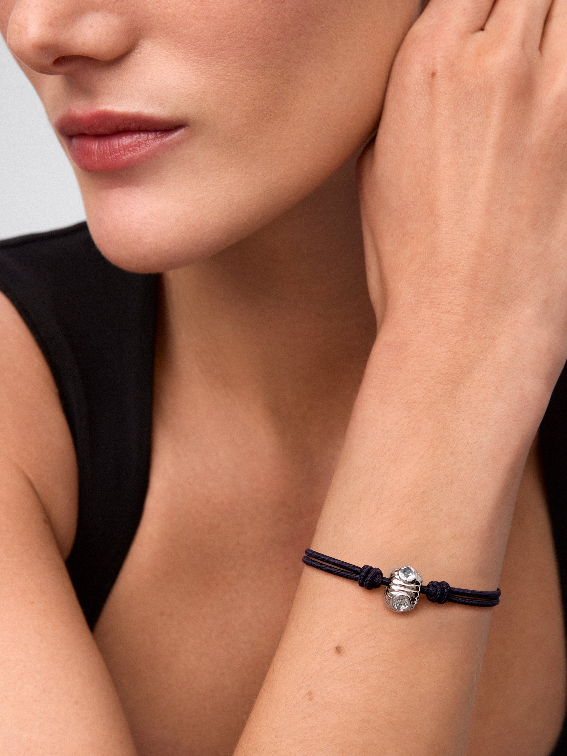 Pulsera abalorio central en plata 925 con topacio azul London y azul swiss