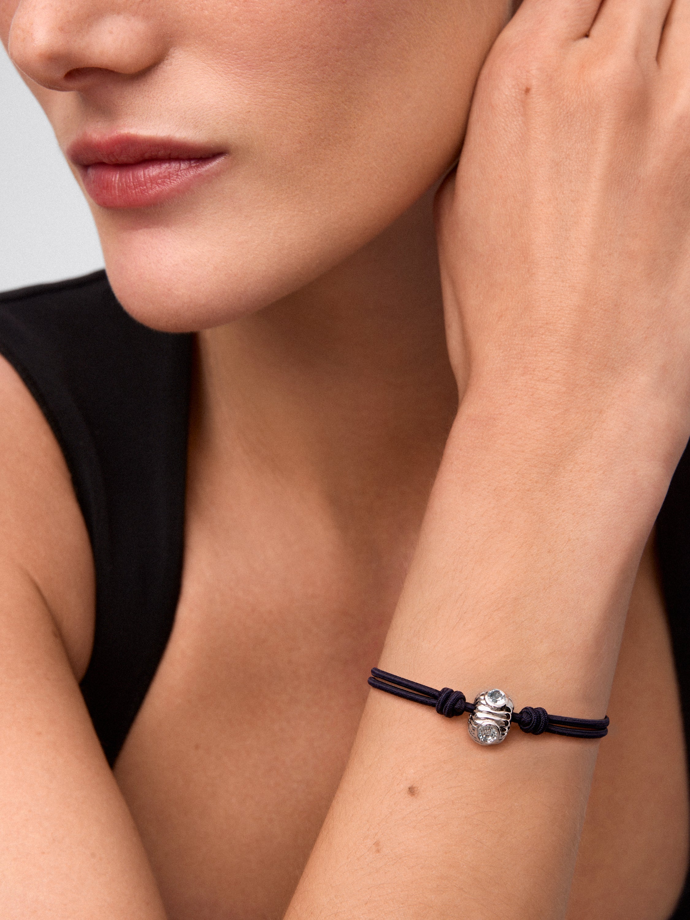 Pulsera abalorio central en plata 925 con topacio azul London y azul swiss