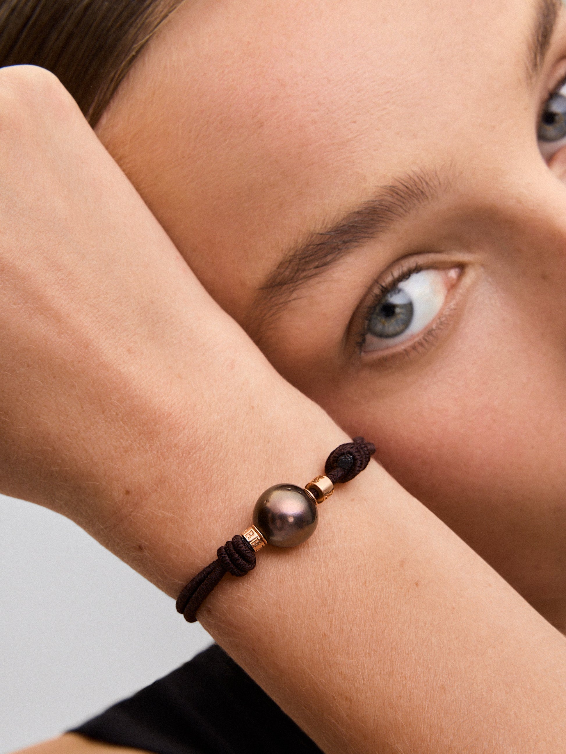 Pulsera ONE de oro rosa de 18K con perla tahitiana