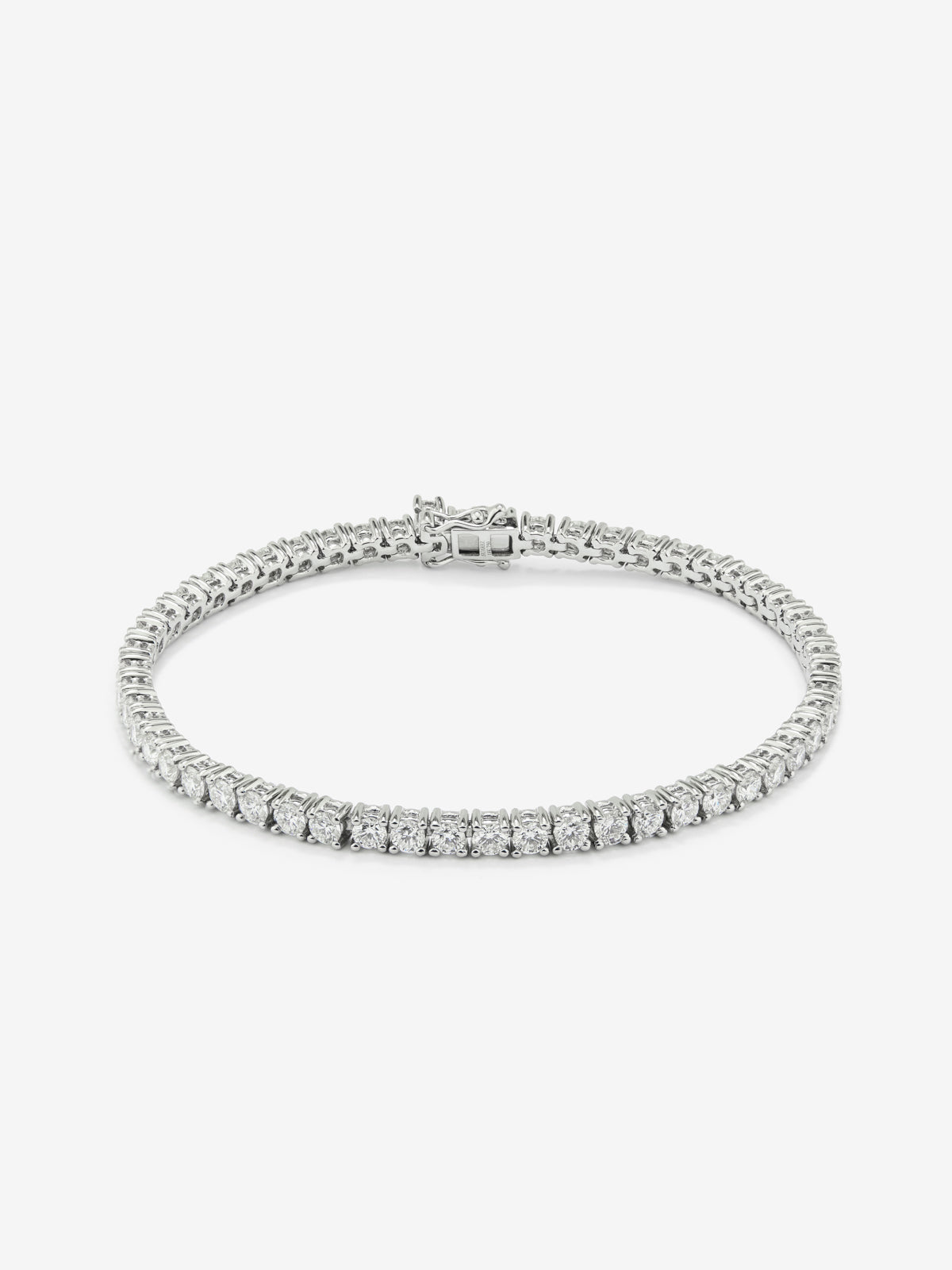 Pulsera rivière de oro blanco de 18K con diamantes en talla brillante con un total de 1,64 cts