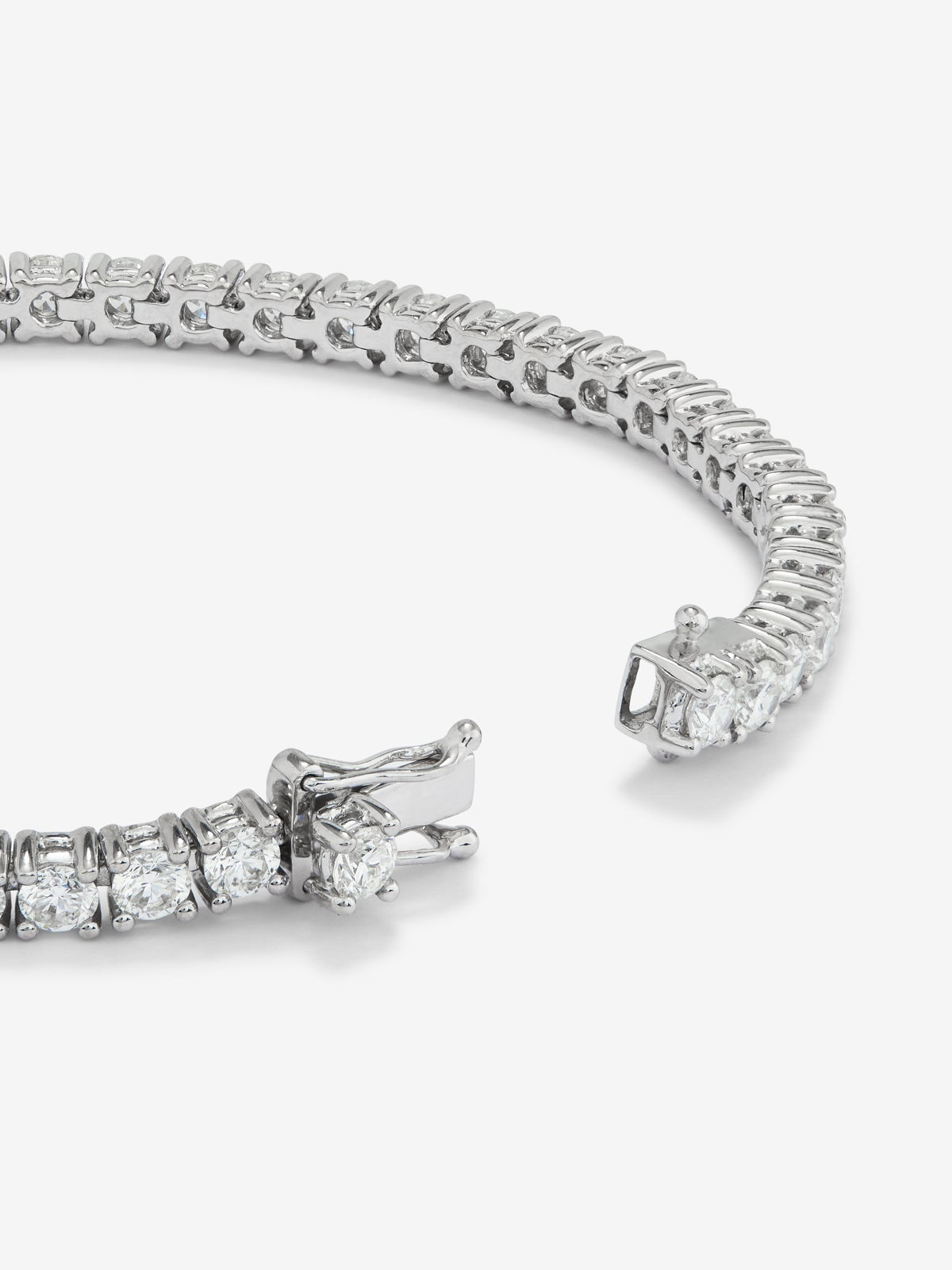 Pulsera rivière de oro blanco de 18K con diamantes en talla brillante