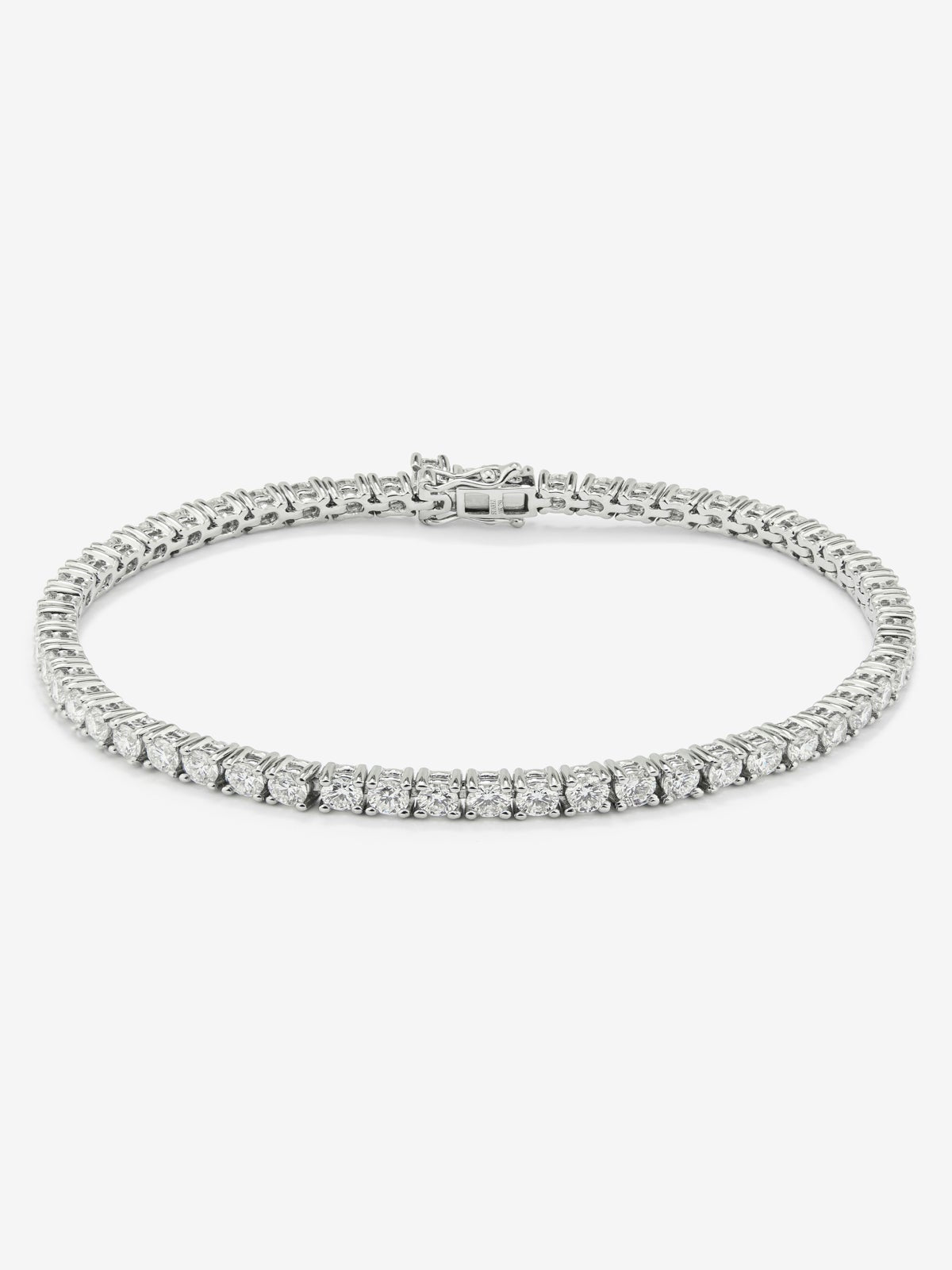 Pulsera de oro blanco de 18K con diamantes blancos en talla brillante de 5,7 cts