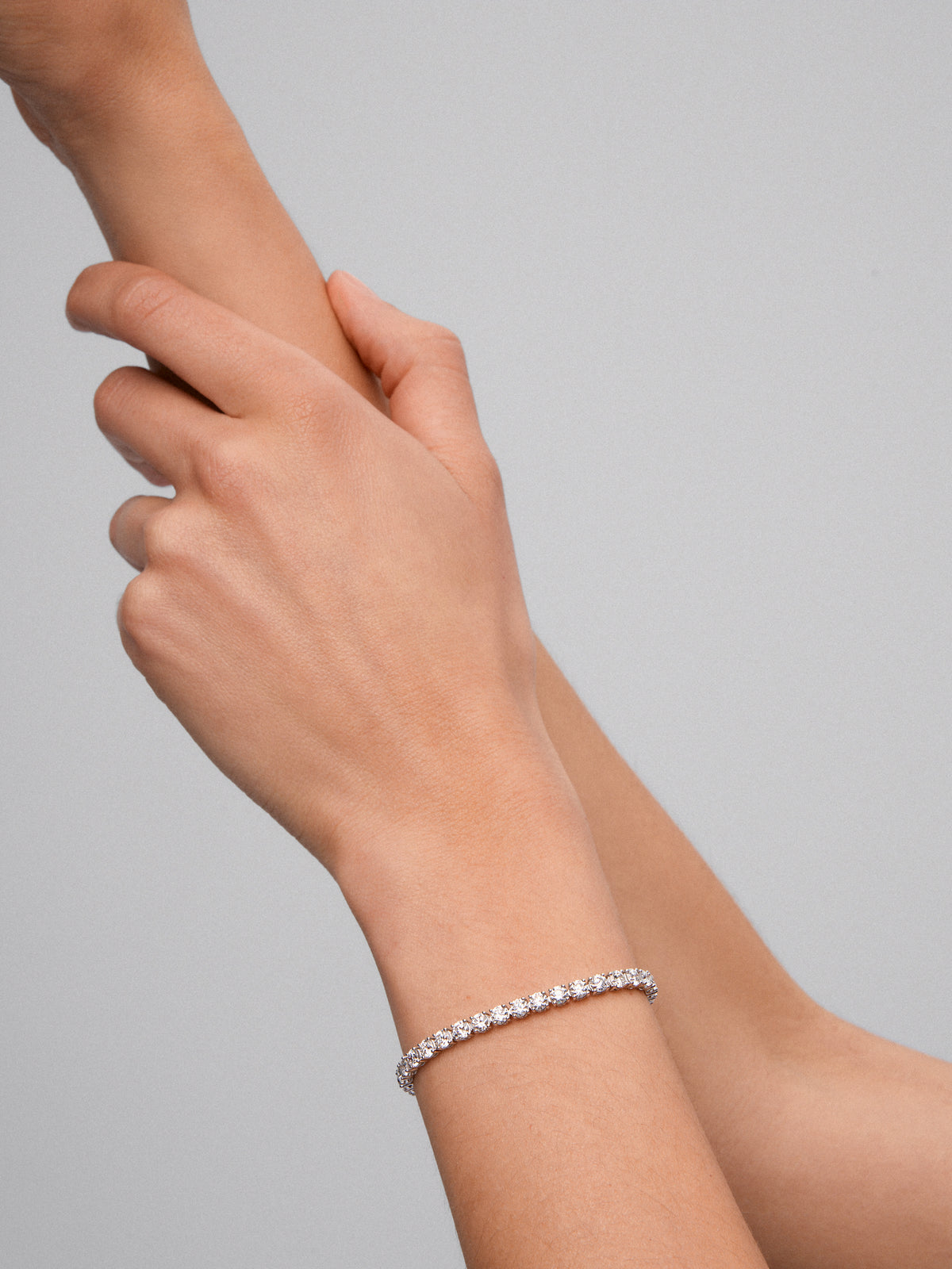 Pulsera riviere de oro blanco de 18K de diamantes