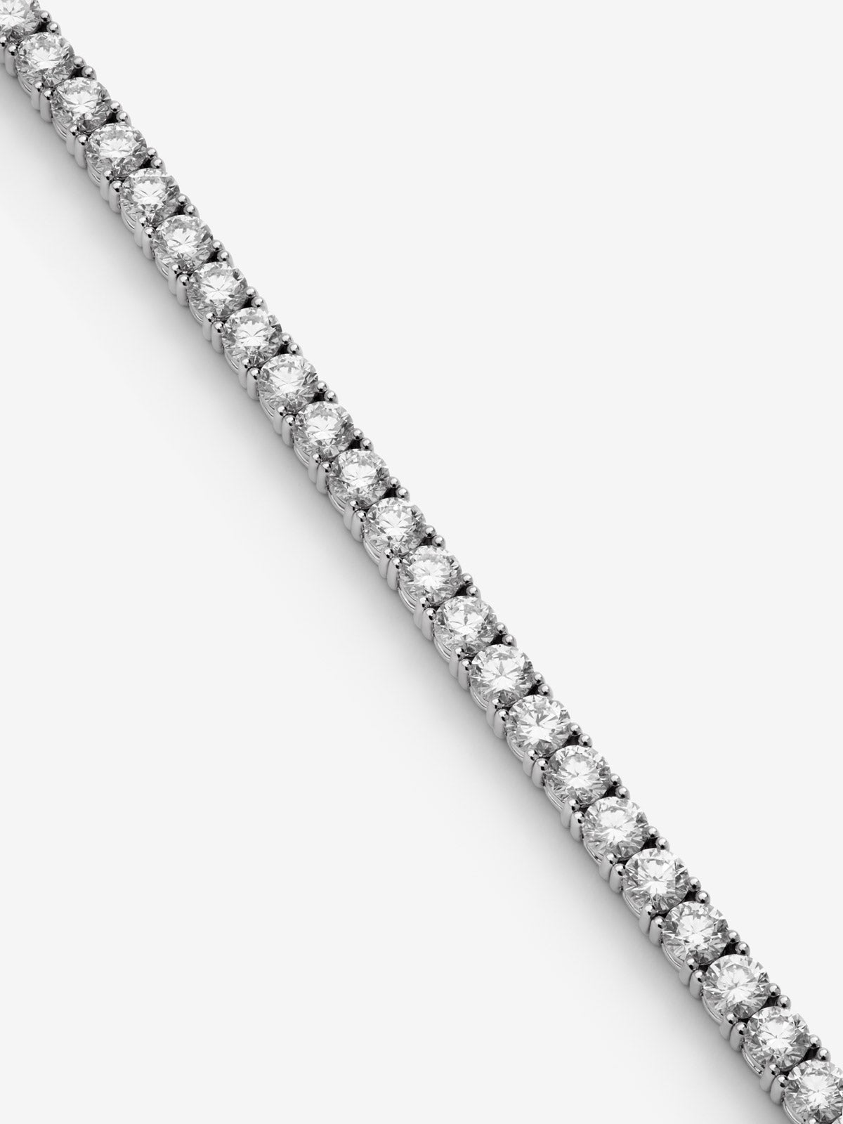 Pulsera rivière de oro blanco de 18K con diamantes en talla brillante con un total de 14,15 cts