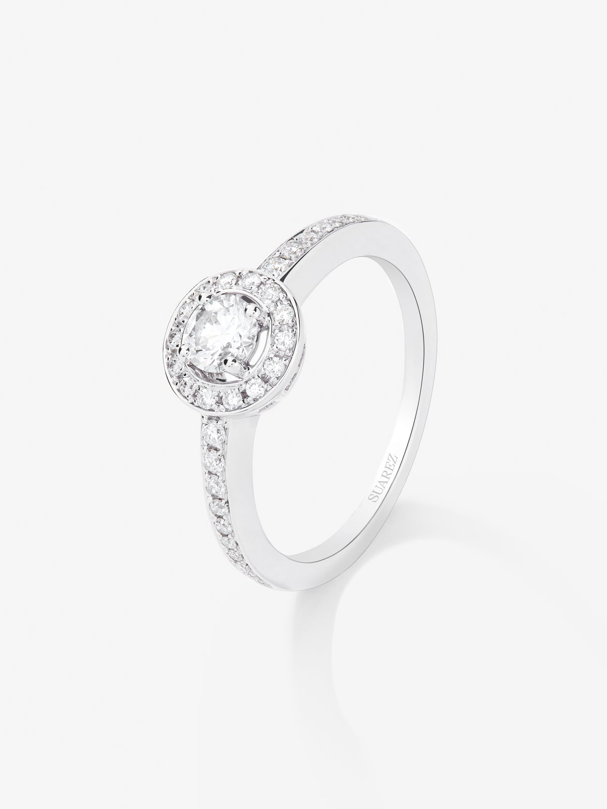 Anillo solitario de compromiso de oro blanco de 18kt con diamante central de 0,30cts