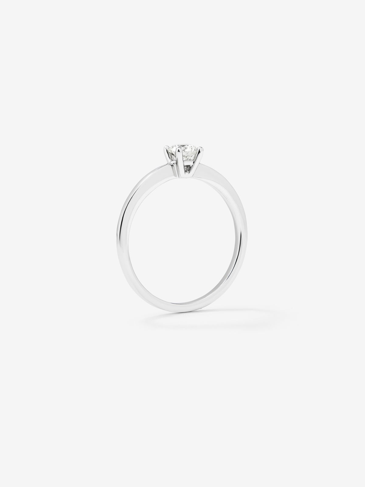 Anillo solitario de oro blanco de 18K con diamante en talla brillante de 0,09 cts
