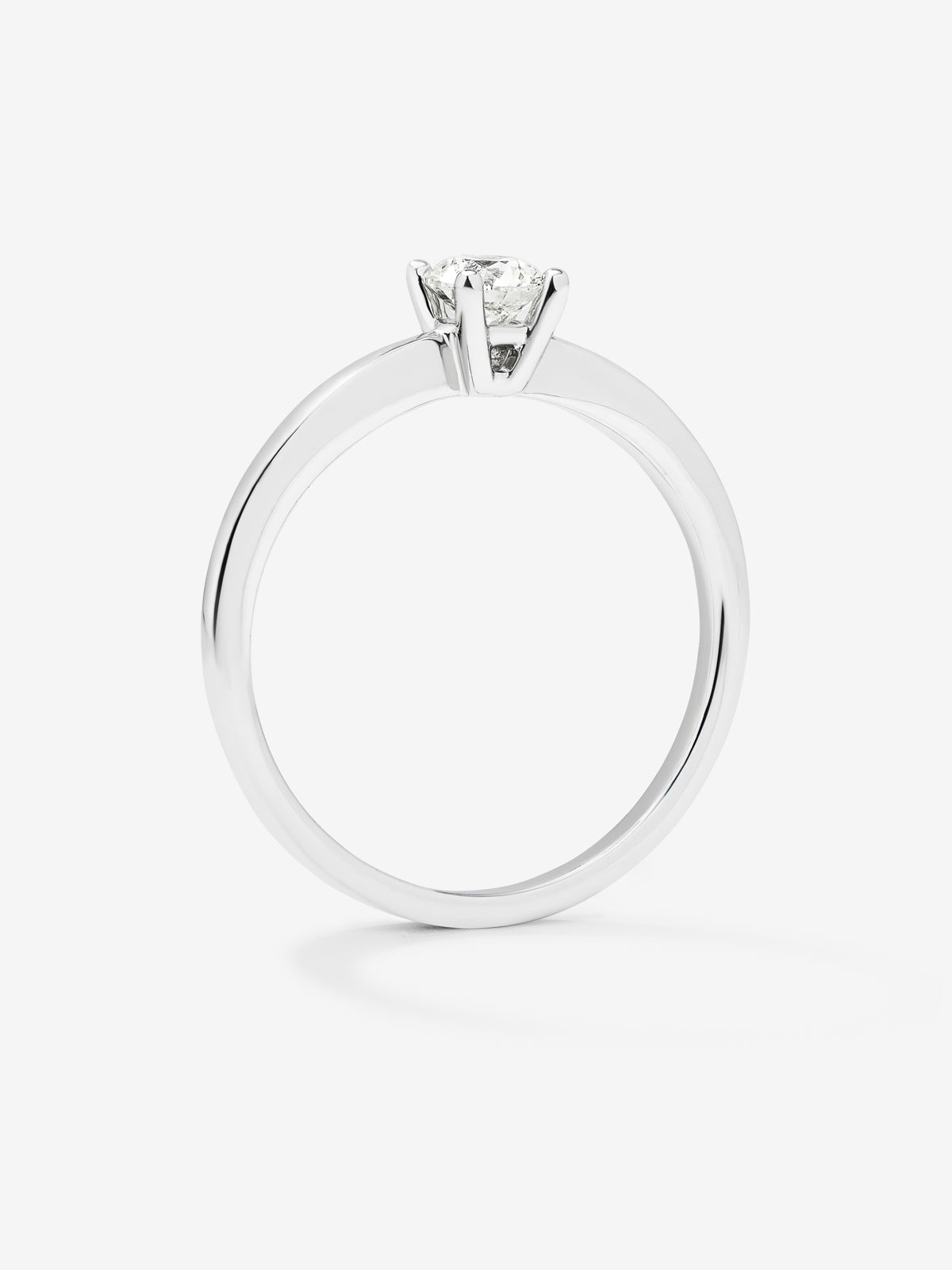 18K white gold solitaire ring with 0.3 ct brilliant cut diamond