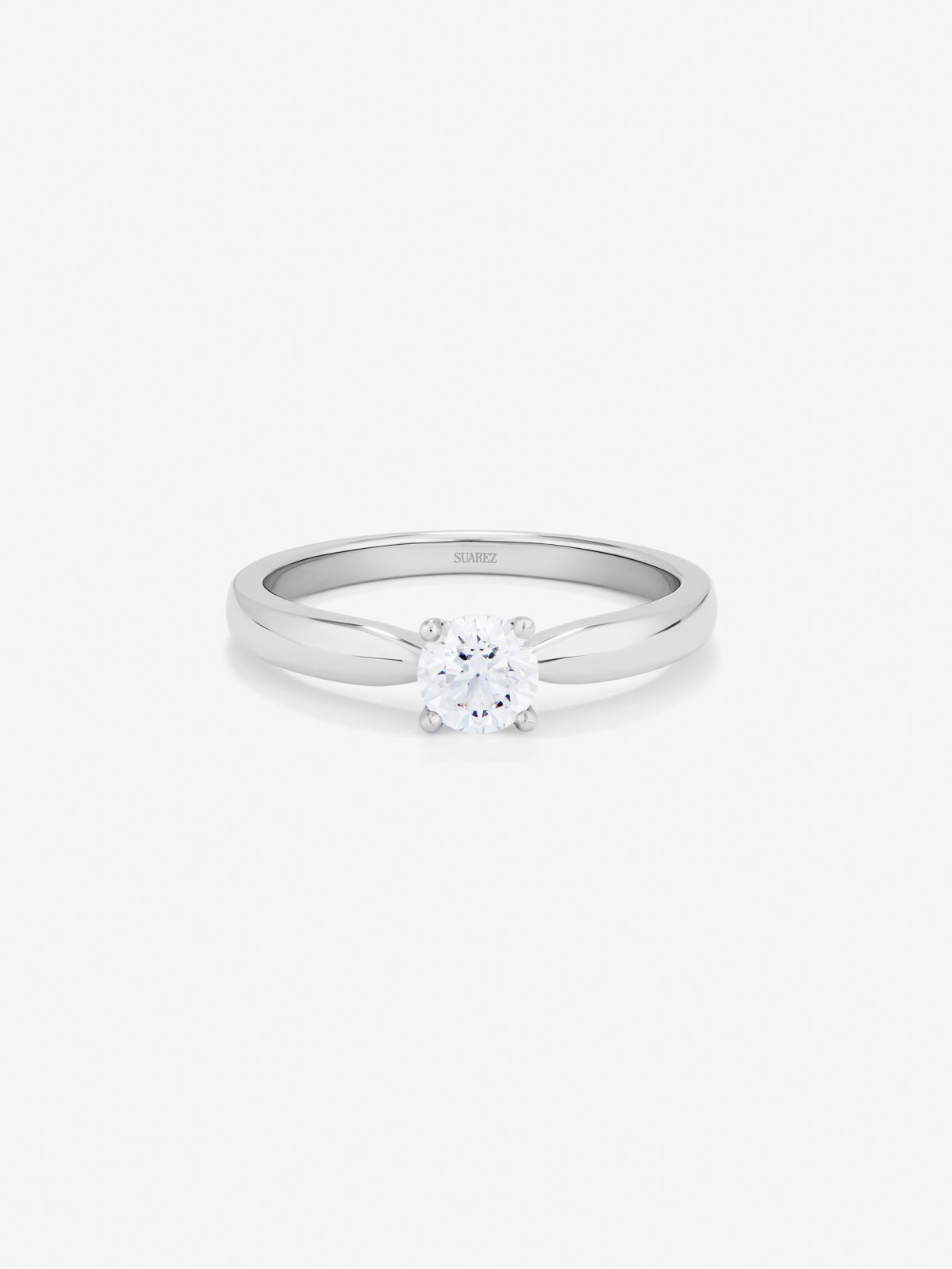 Anillo solitario de oro blanco de 18K con diamante en talla brillante de 0,5 cts