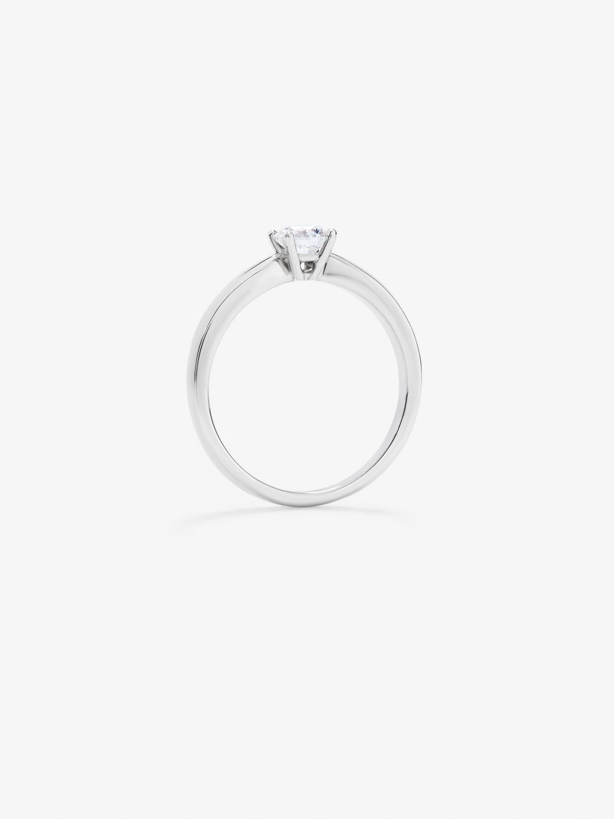Anillo solitario de compromiso de oro blanco de 18K con diamantes