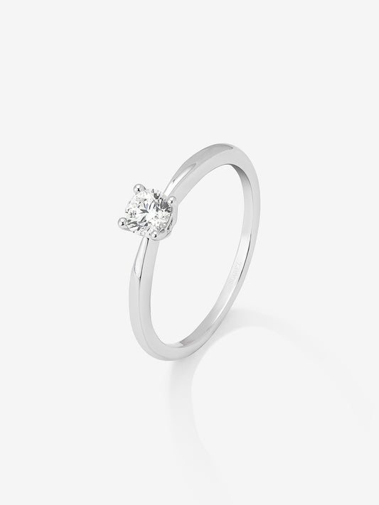 Anillo solitario de oro blanco de 18K con diamante en talla brillante de 0,2 cts