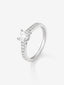 Anillo solitario de oro blanco de 18K con diamante central de 0,7 cts y brazo de 14 diamantes en talla brillante con un total de 0,22 cts