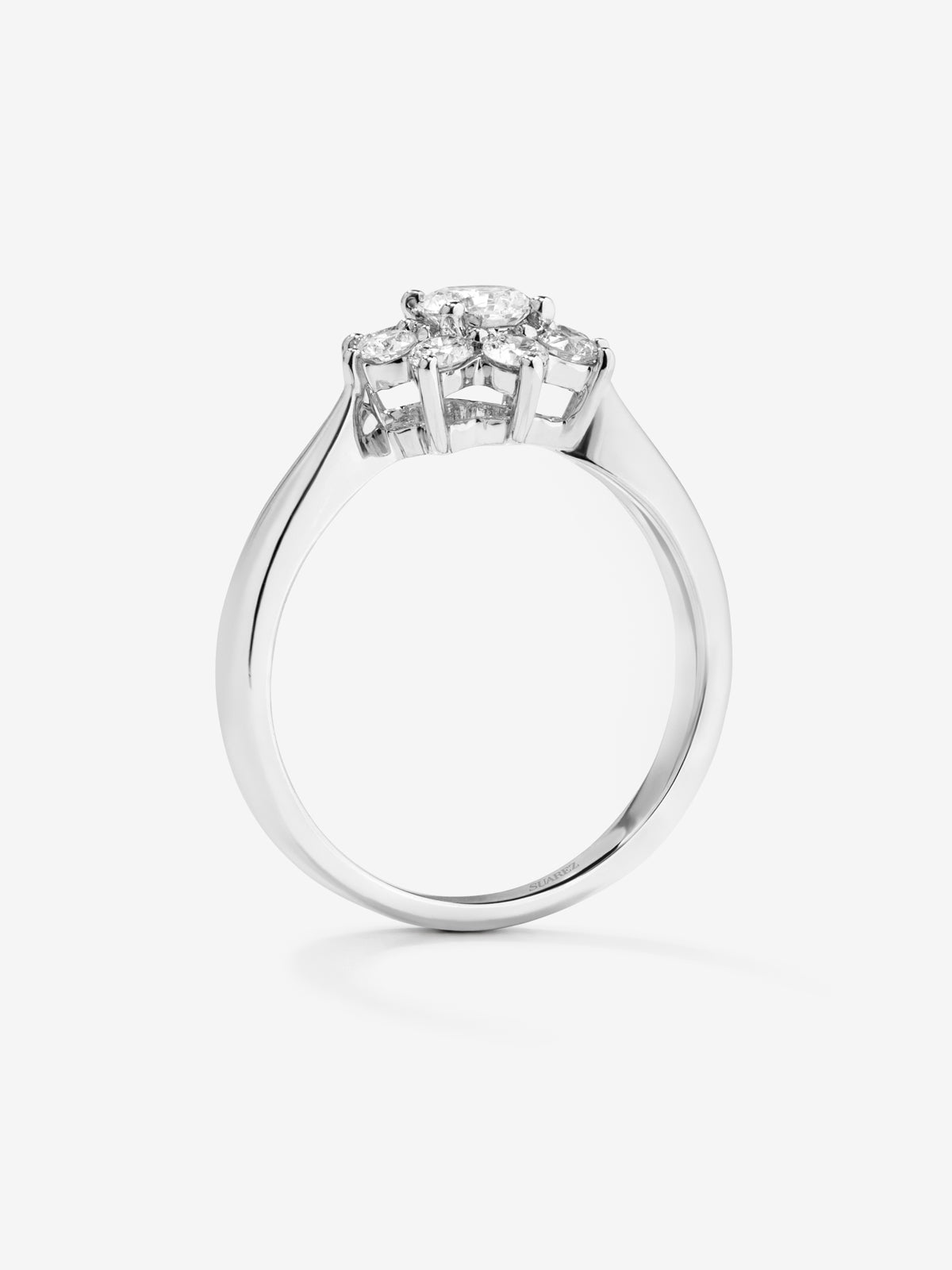 Anillo de oro blanco de 18K con 9 diamantes en talla brillante con un total de 0,39 cts