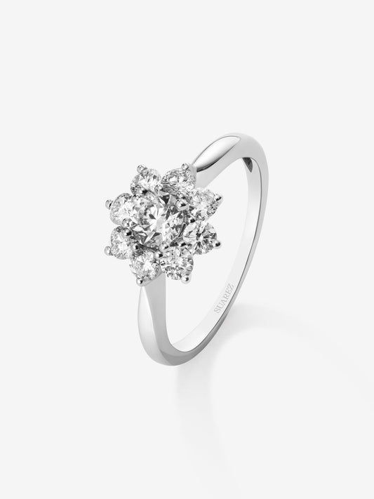 Anillo de oro blanco de 18K con 9 diamantes en talla brillante con un total de 0,4 cts con forma de estrella