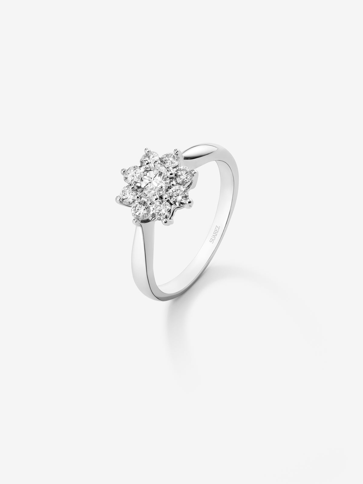 18K white gold ring with 9 brilliant-cut diamonds totaling 0.2 ct in a star shape
