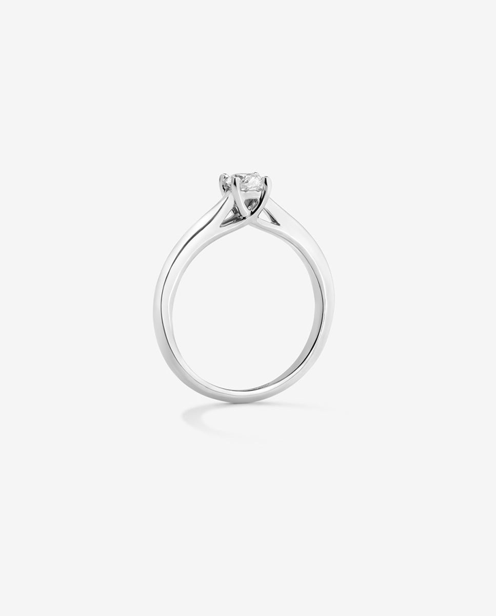 Anillo solitario de oro blanco de 18K con diamante en talla brillante de 0,1 cts