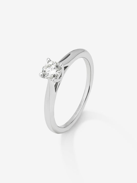 Anillo solitario de oro blanco de 18K con diamante en talla brillante de 0,3 cts