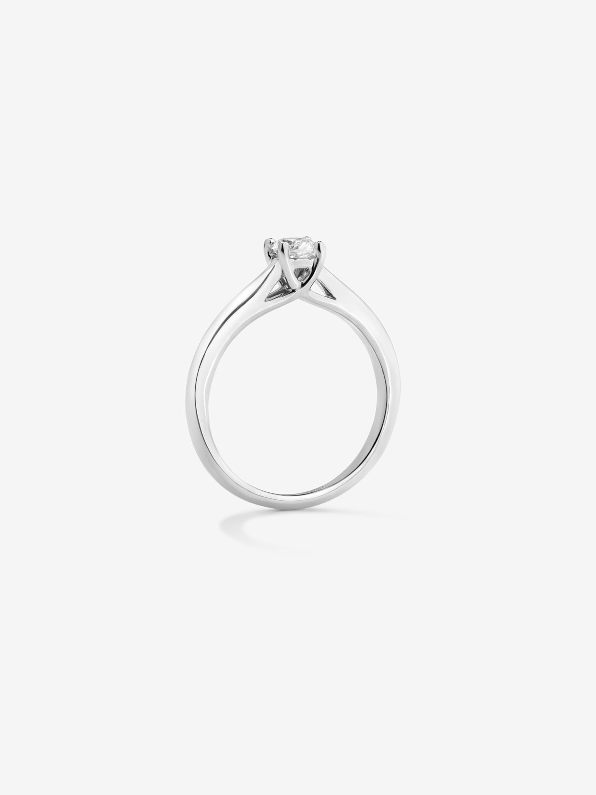 Solitario de compromiso de oro blanco de 18K con diamante central de 0,40 quilates