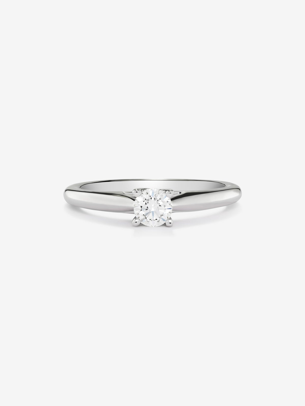 Anillo solitario de compromiso de oro blanco de 18k con diamante central de 0,25 quilates