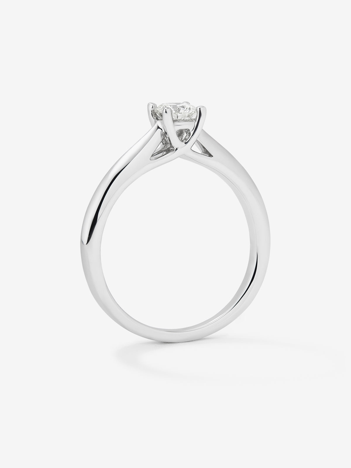 White gold engagement ring with diamond