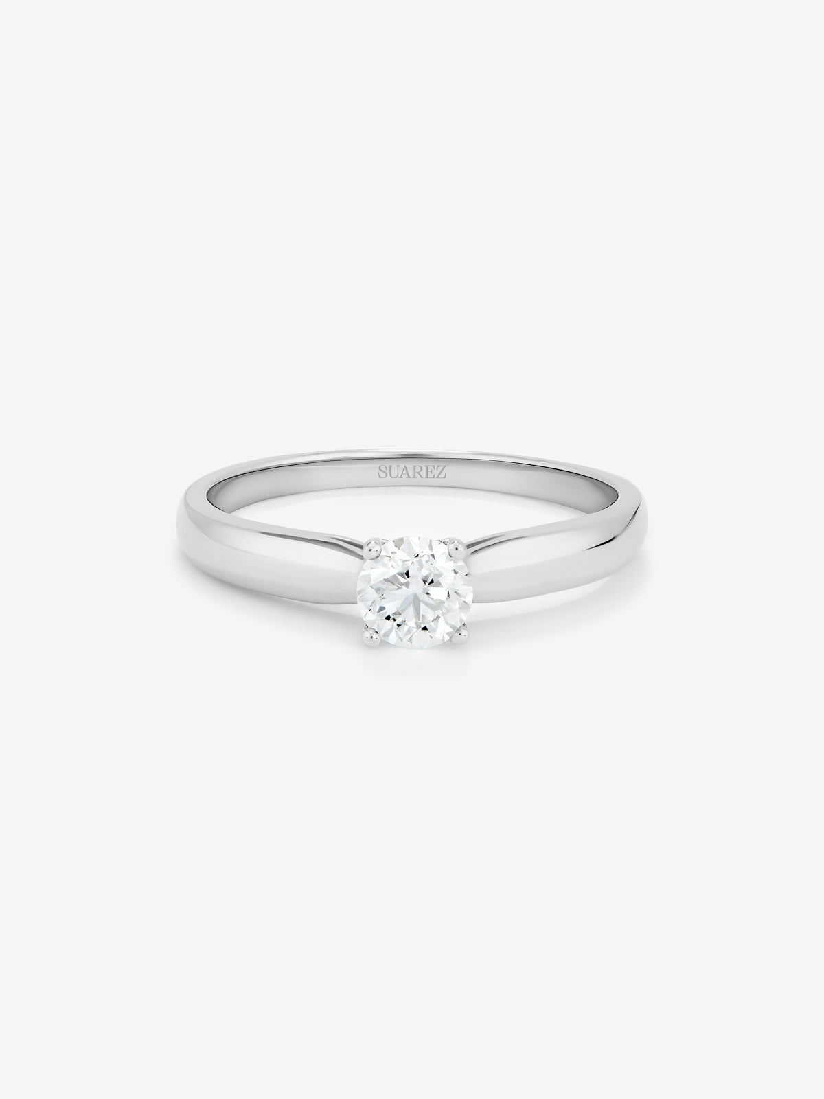 Anillo solitario de oro blanco de 18K con diamante en talla brillante de 0,4 cts