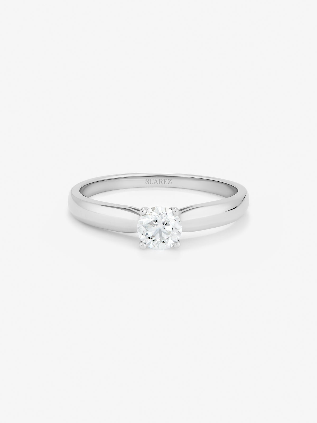 Anillo solitario de compromiso de oro blanco de 18K con diamantes