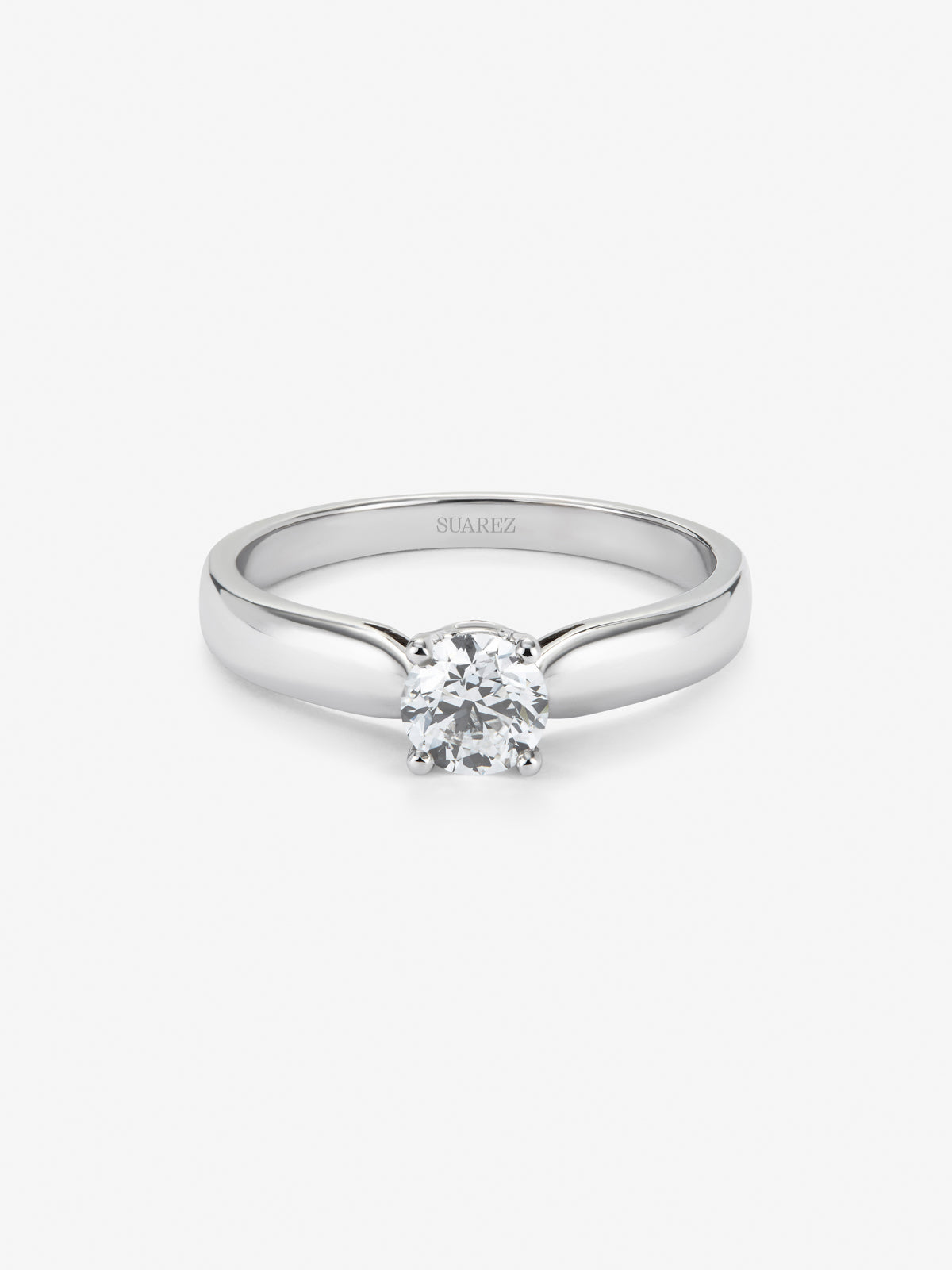 Anillo solitario de compromiso de oro blanco de 18K con diamante