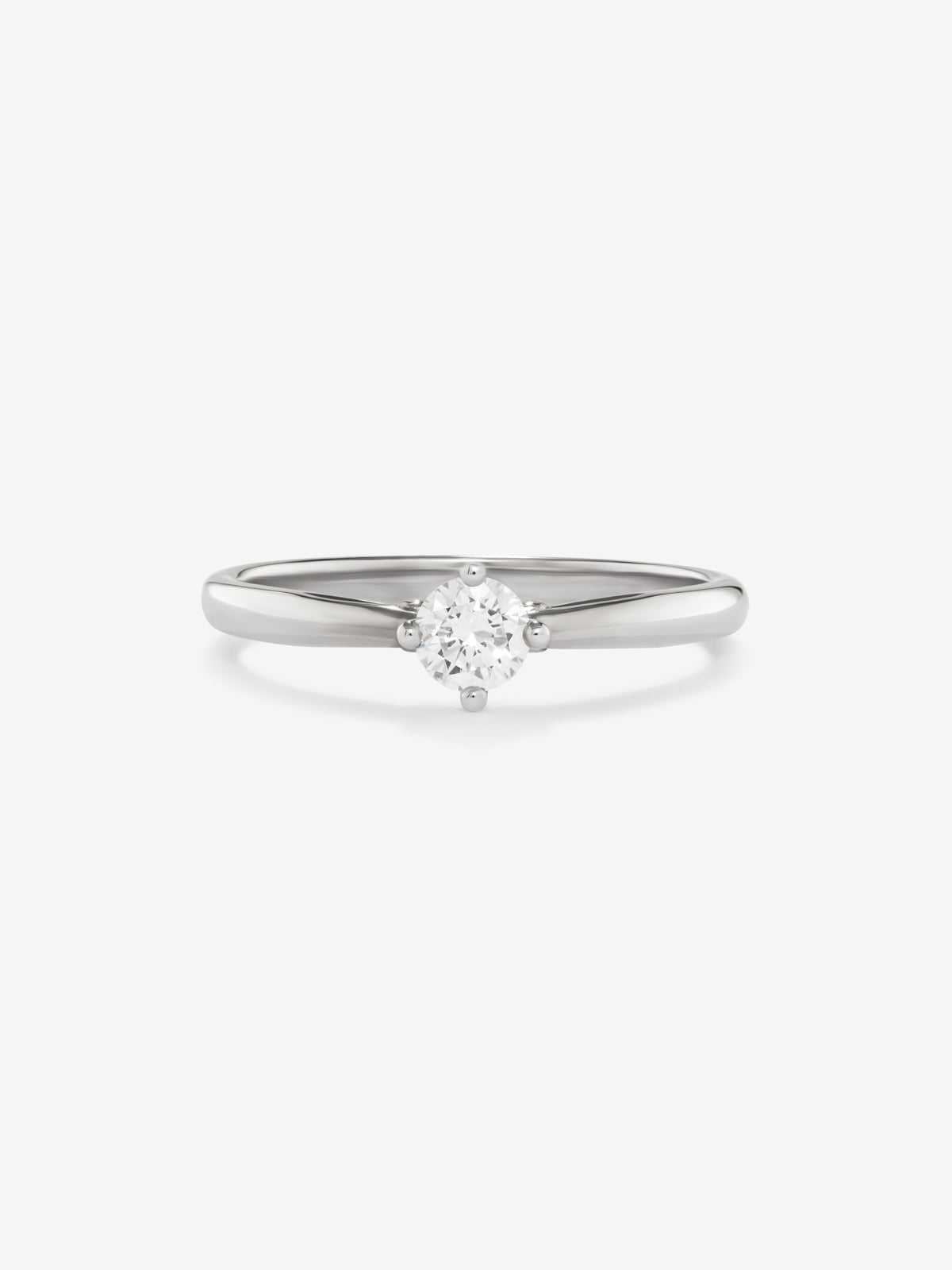 Anillo solitario de compromiso de oro blanco de 18K con diamantes