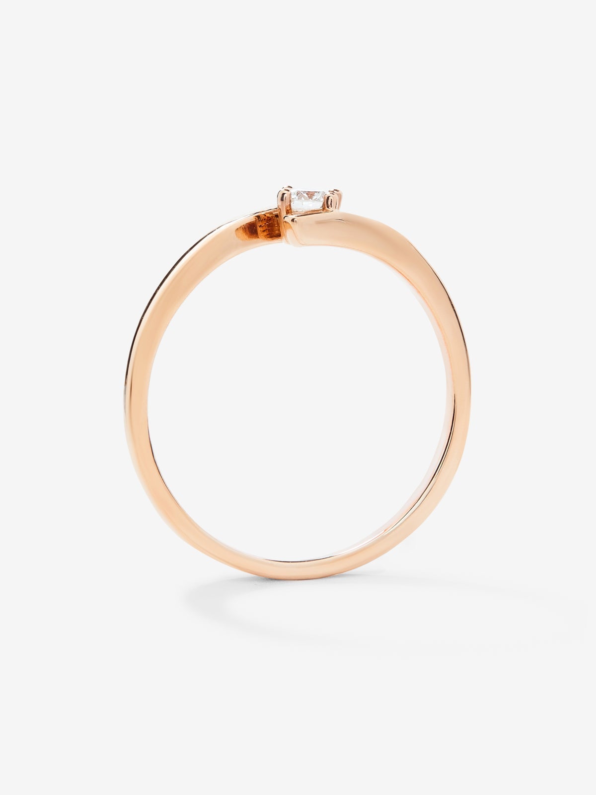 Anillo solitario de oro rosa de 18K con diamante en talla brillante de 0,1 cts